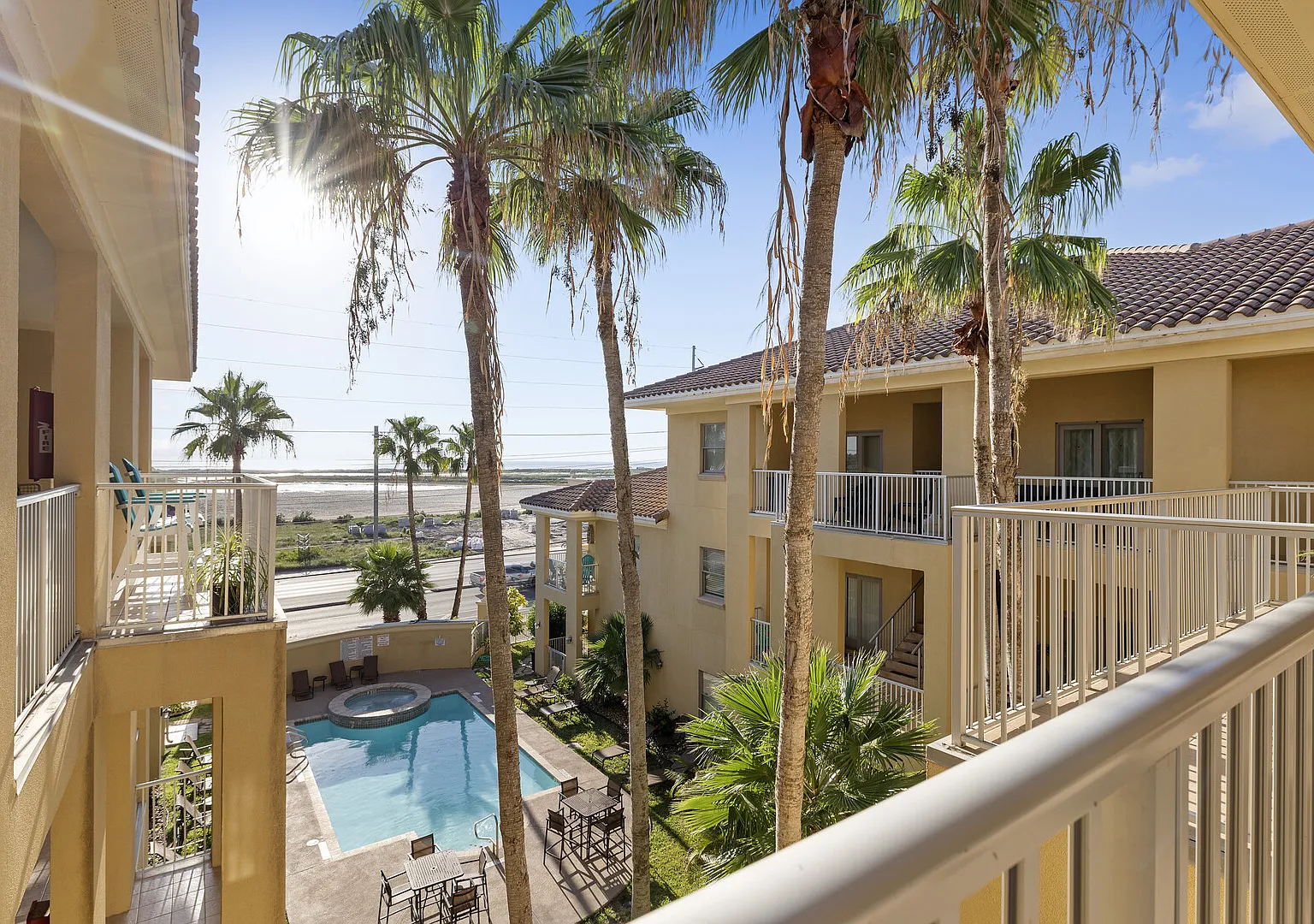 Cozy/Spacious/Clean Condo 10 minute walk to beach — Photo 1