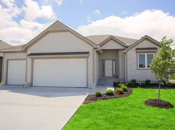 12800 S Foxborough Ct, Lees Summit, MO 64086