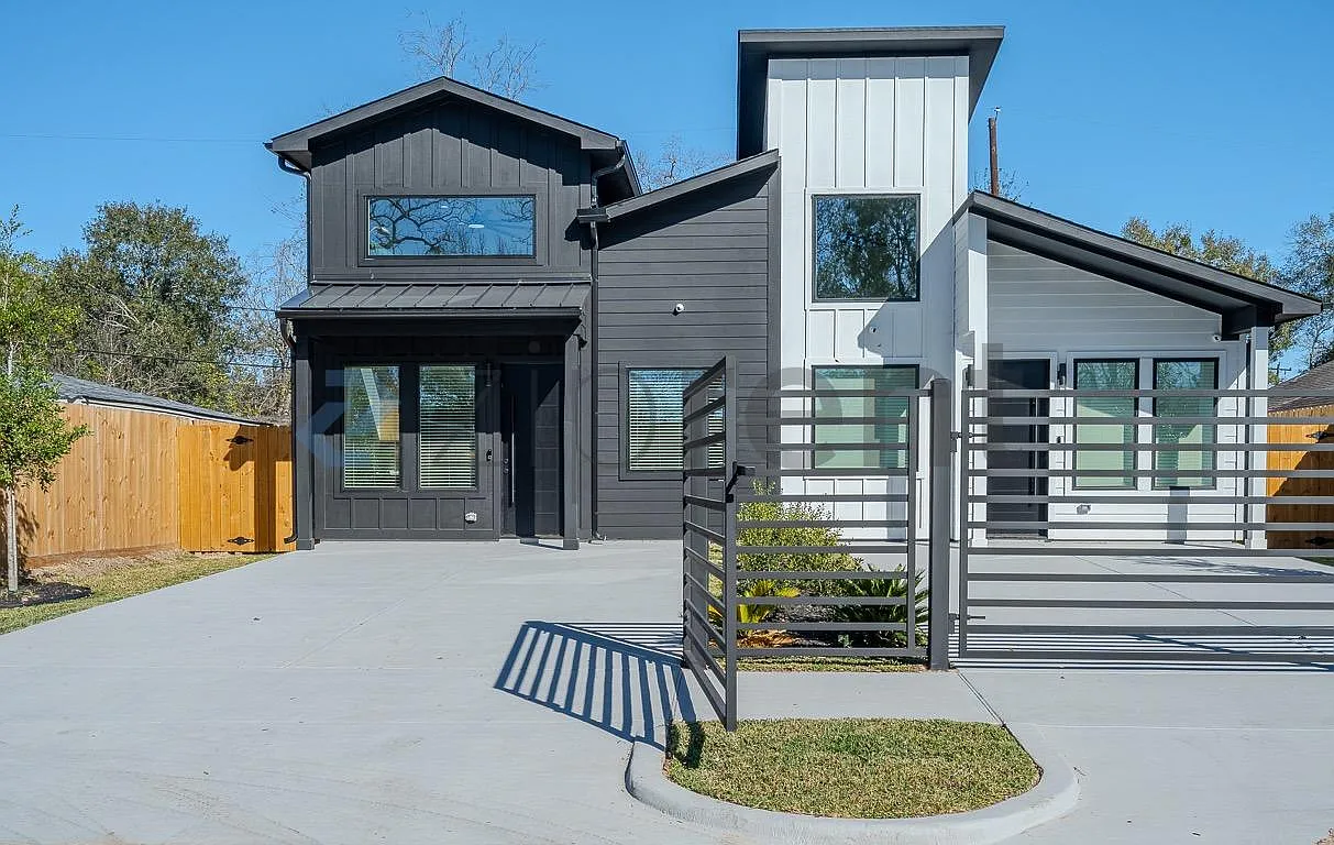 3 bed, 2.5 bath, 2758 sqft, $2,300 — Photo 3