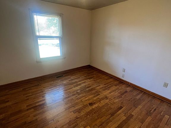 4th image of 148 W Peach St #1