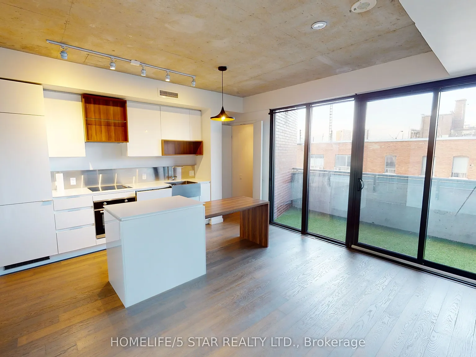 383 Sorauren Ave — Photo 3
