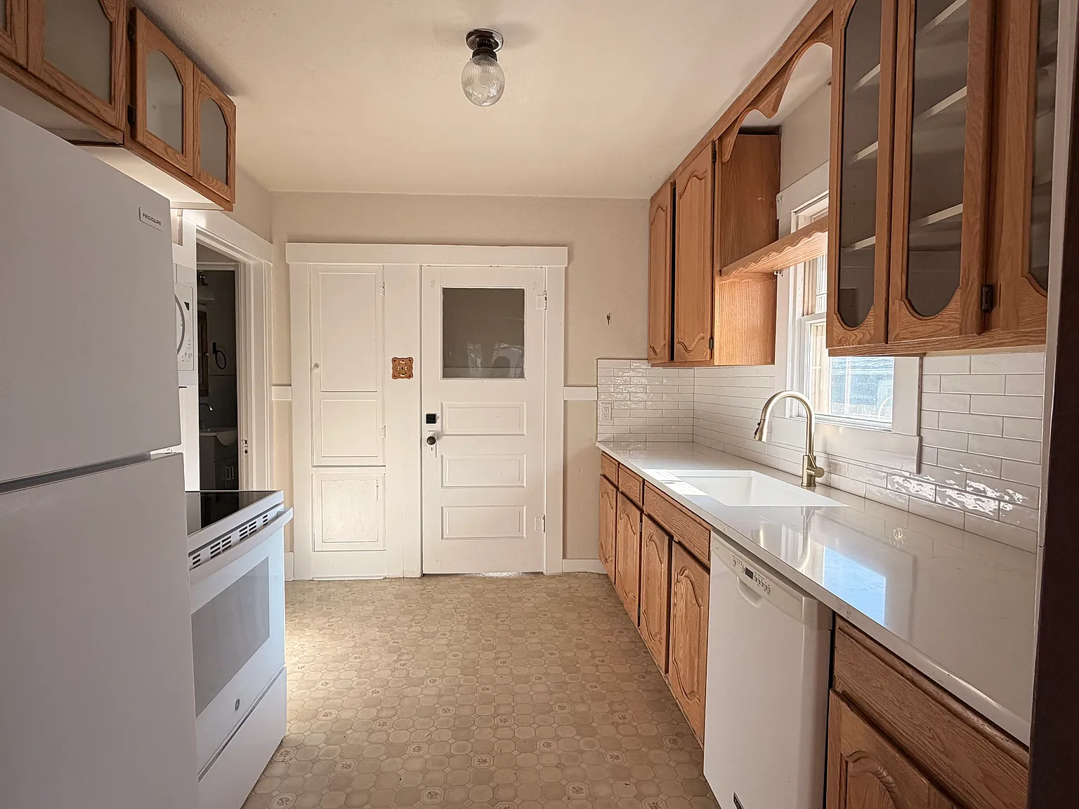 2 bed, 1062 sqft, $2,175 — Photo 2