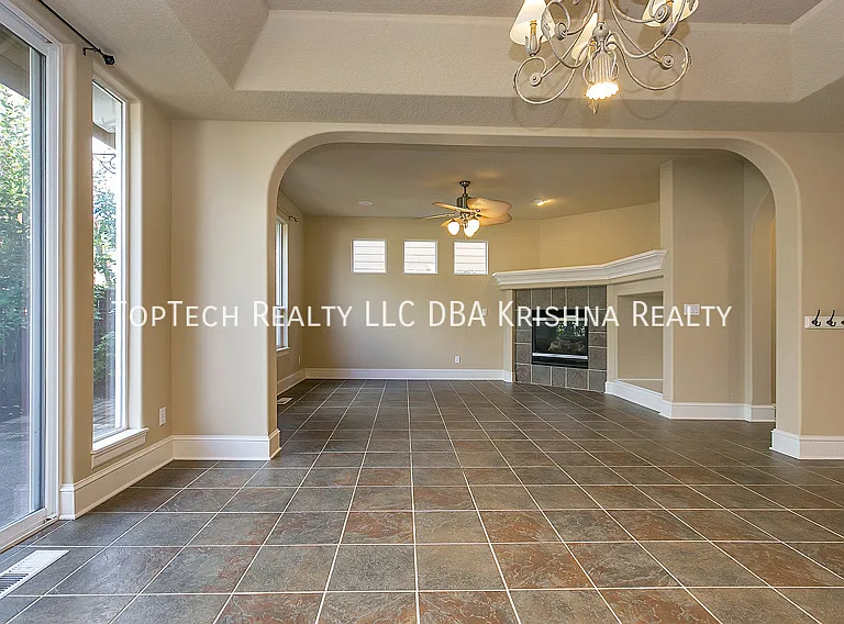 12649 NW Bayonne Ln — Photo 2