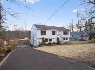 3202 Lexington Ave, Mohegan Lake, NY 10547