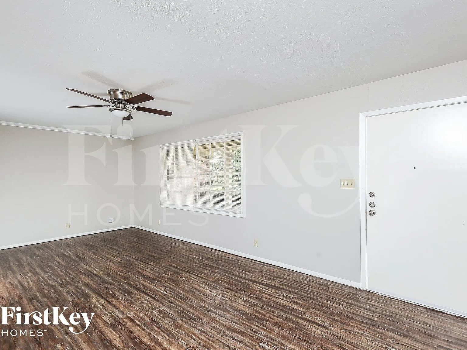 3 bed, 2.0 bath, 1954 sqft, $2,455 — Photo 3