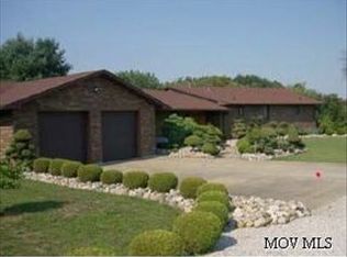 80 Maple Ln, Belpre, OH 45714
