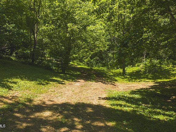 8th image of 622 Earls Hollow Rd
