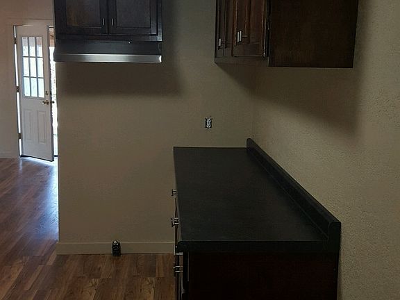 2nd image of 541 W Belmont Ave