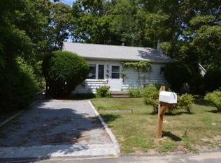 24 Hampton Rd, Hampton Bays, NY 11946