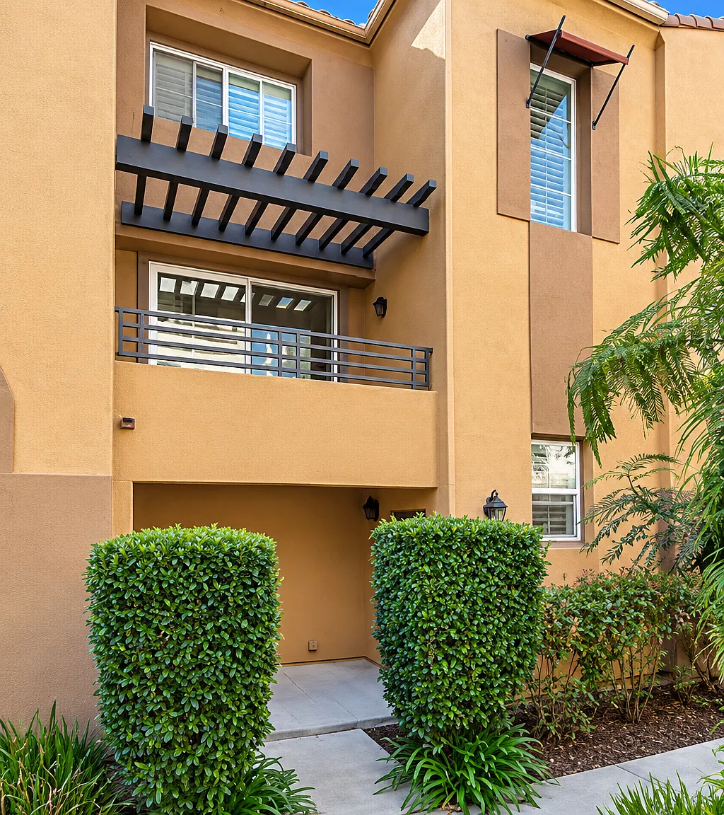 3 bed, 1279 sqft, $3,850 — Photo 1