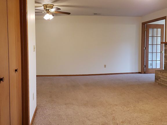 Unfurnished, Fireplace