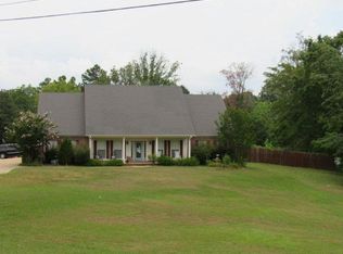 22 G Hollow Cv, Grenada, MS 38901