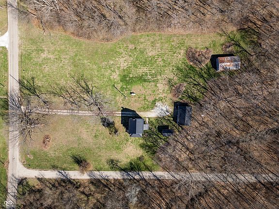 5th image of 749 S River Rd