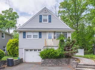 364 Lake Shore Dr, Lake Hiawatha, NJ 07034