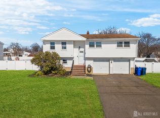 1427 Seminole Rd, North Brunswick, NJ 08902