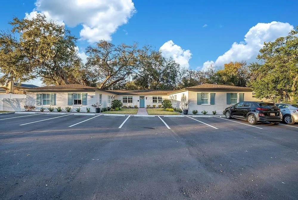 2 bed, 1.0 bath, 750 sqft, $1,700 — Photo 2
