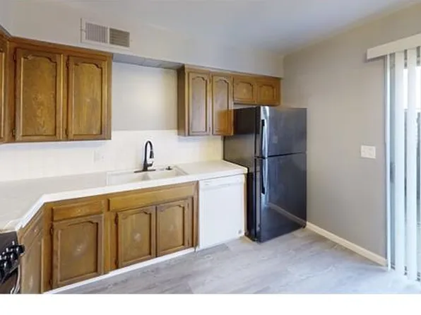 6052 N College Ave, Fresno, CA 93704