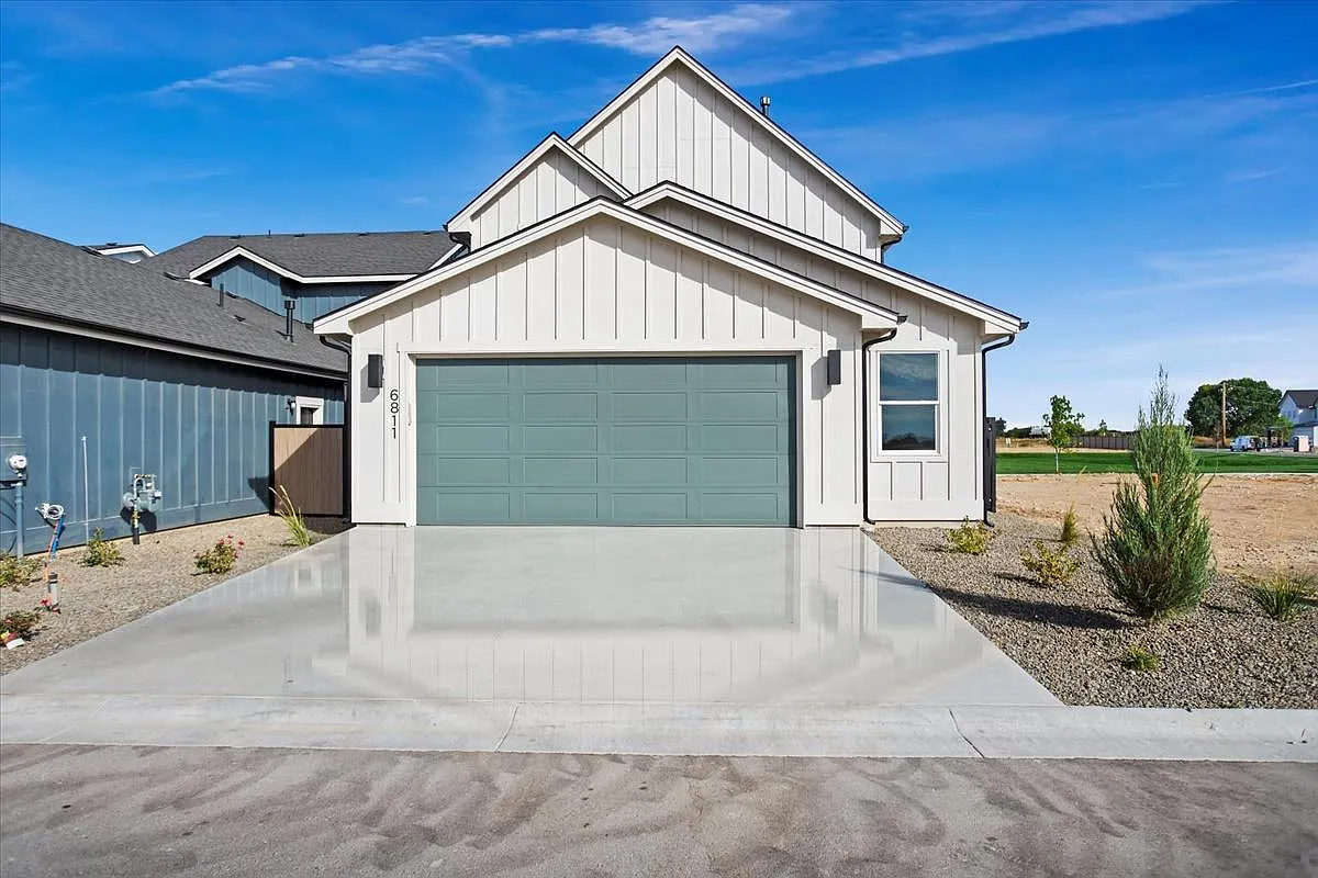 3 bed, 2.5 bath, 2497 sqft, $3,050 — Photo 4