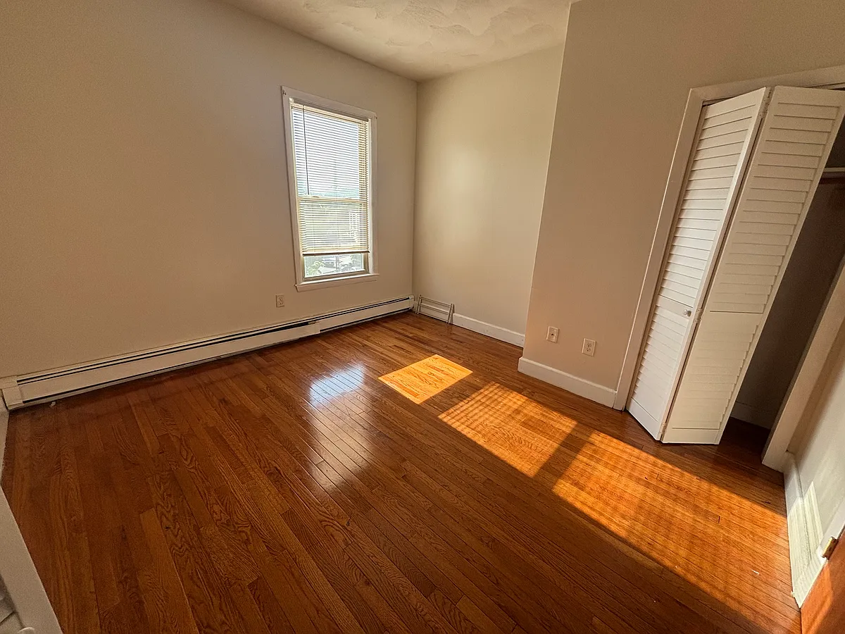 Building Photo - 216 Highland St #2