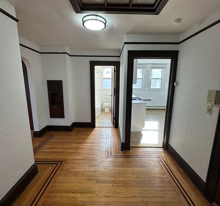 1st image of 796 Inwood Ter #2B-1Ba