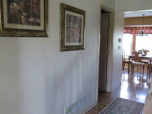 3rd image of 863 Lakeland Dr