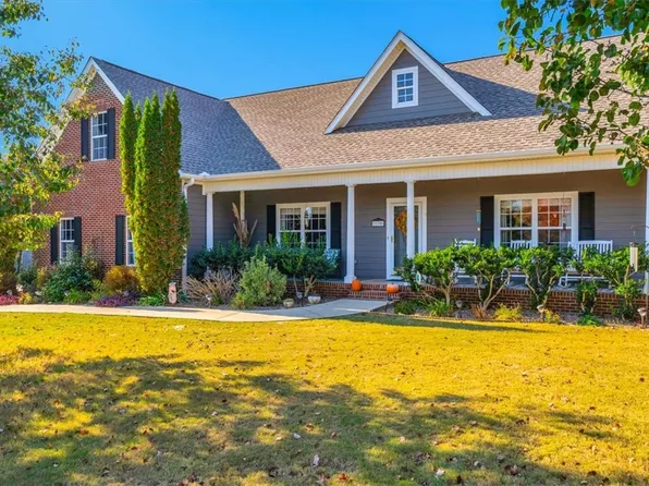 110 Woods Dr, West Union, SC 29696