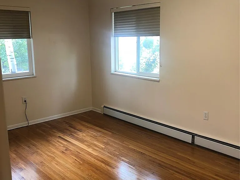 10989 Roseanna Dr — Photo 16