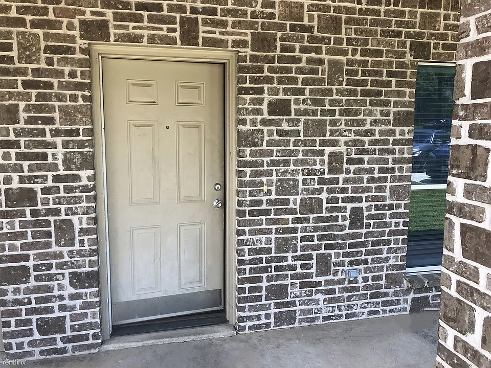 1107 Neff Entry