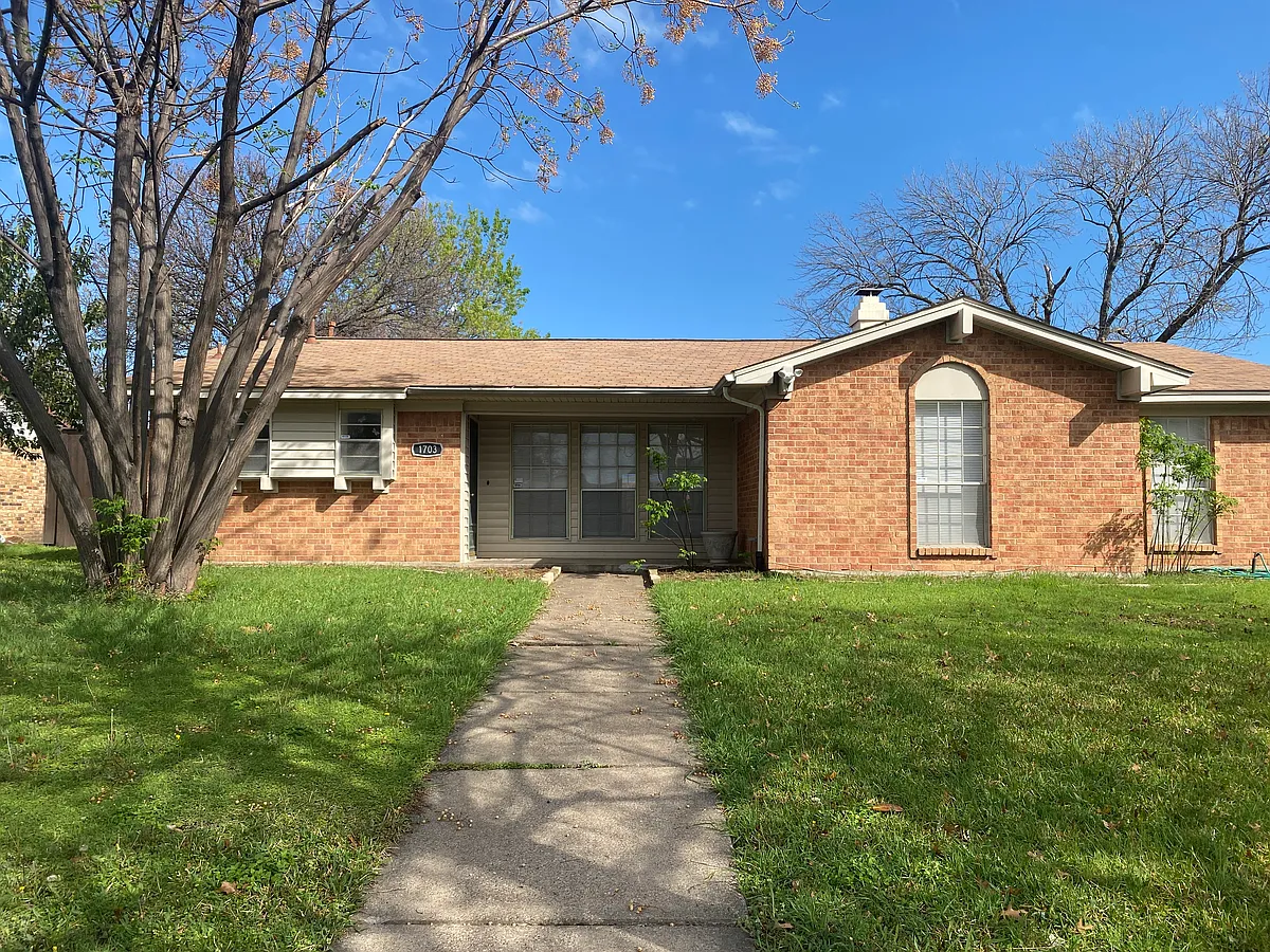 Building Photo - 1703 Baltimore Dr