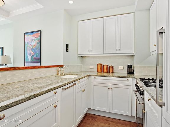 3rd image of 101 W 79th St APT 9C