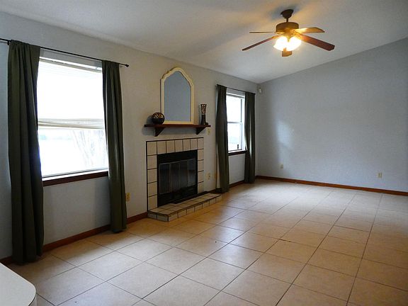 3rd image of 1465 Live Oak Dr