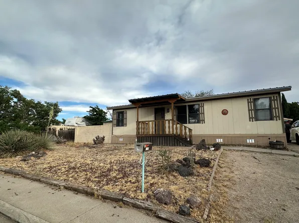 6712 Ruth Ave NE, Albuquerque, NM 87109