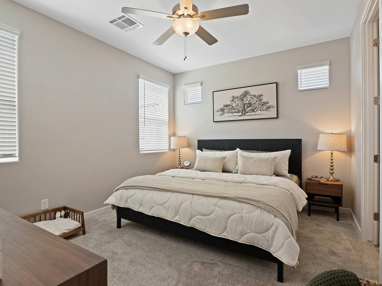 Corsica Villas at Euclid Avenue — Photo 4