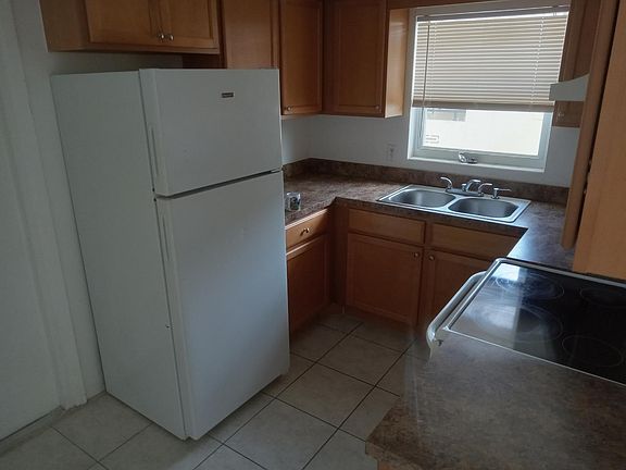 4th image of 2601 N Oleander Ave APT 10
