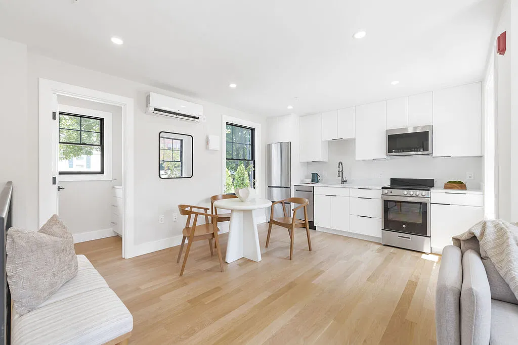 1 bed, 1.5 bath, 650 sqft, $3,200 — Photo 4