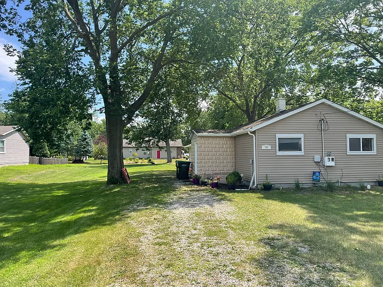 341 W Kennedy Rd — Photo 37