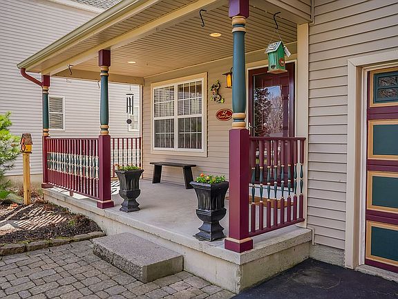 3rd image of 52 Crescent St