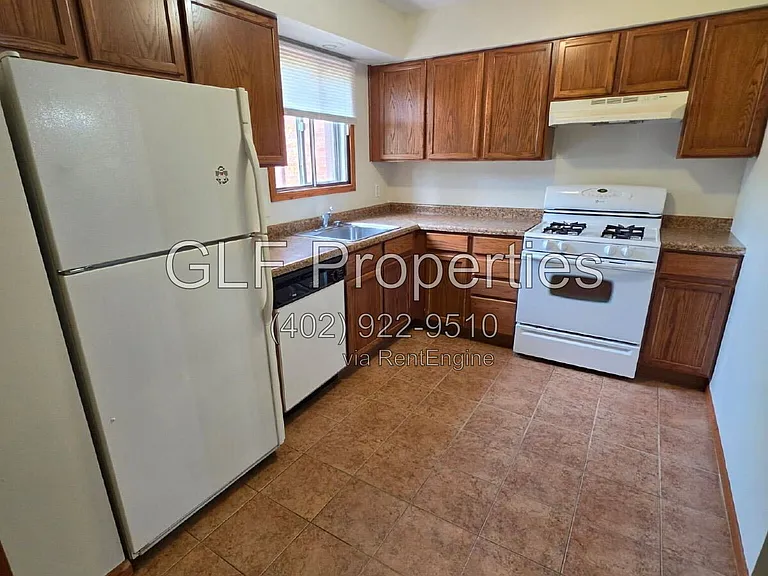 1413 2nd Ave #9 — Photo 3