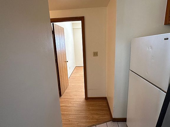 4th image of 569 Woodmont Ave APT A
