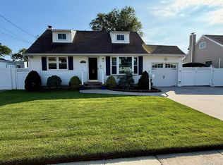 28 Central Avenue, North Babylon, NY 11703