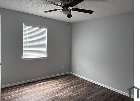 405 Root Ave #16 — Photo 13