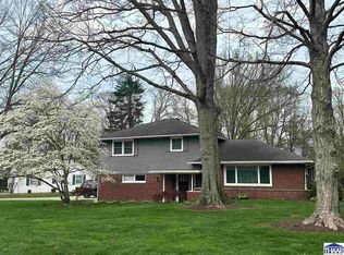 82 Briarwood, Terre Haute, IN 47803