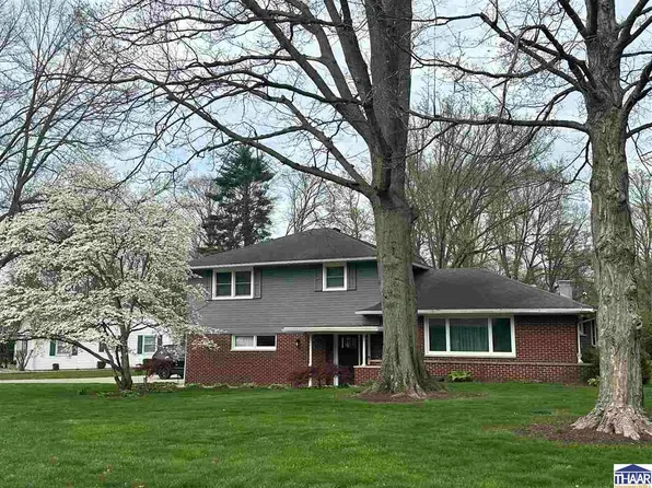 82 Briarwood, Terre Haute, IN 47803