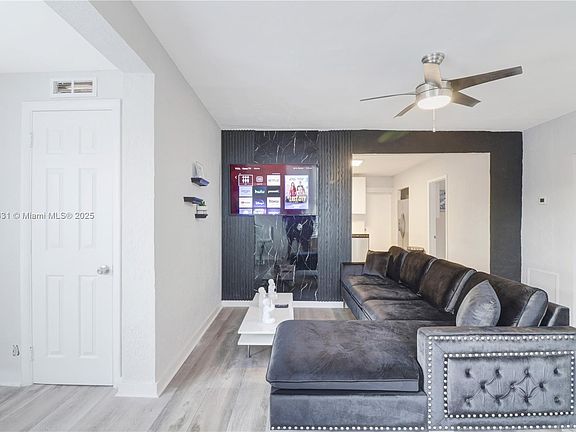 5th image of 6039 SW 38th St