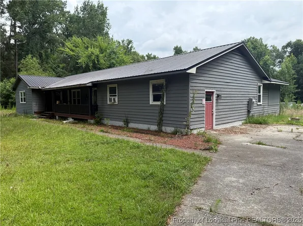 305 E 3rd St, Parkton, NC 28371