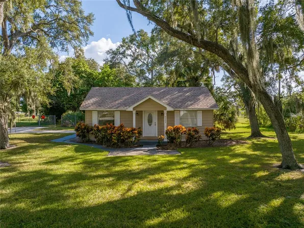 9202 Fairweather Dr, Largo, FL 33773