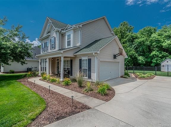 3rd image of 7573 Woodcrest Dr