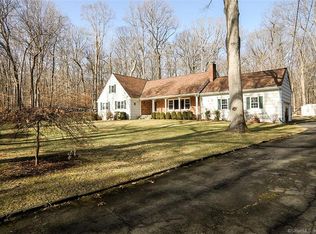12 Tulip Tree Ln, Norwalk, CT 06851