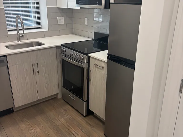 21 Peterborough St #8 — Photo 3