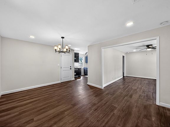 3rd image of 1430 Cloverdale Rd